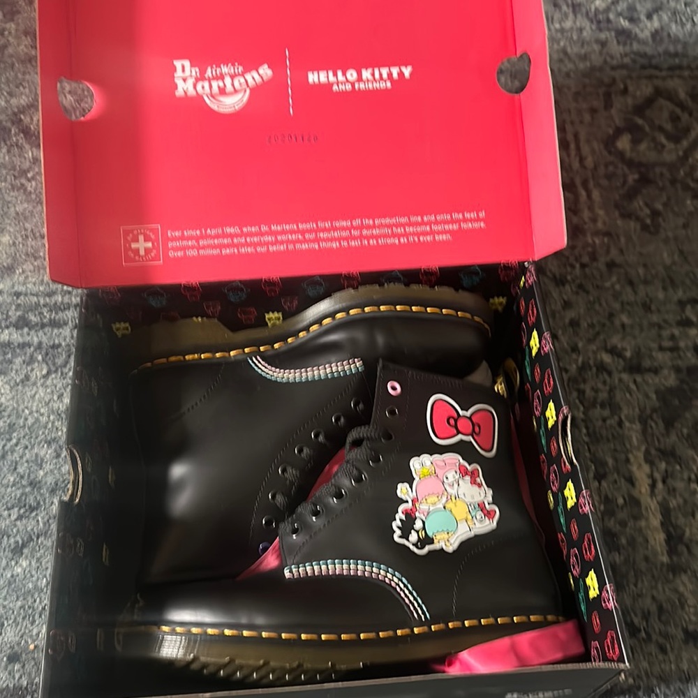 PRICE DROP - Hello kitty doc martens